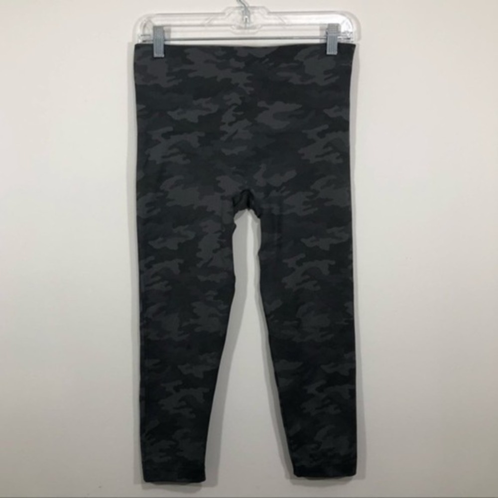SPANX look at me now camo seamless leggings Sold Out NWT Size Medium